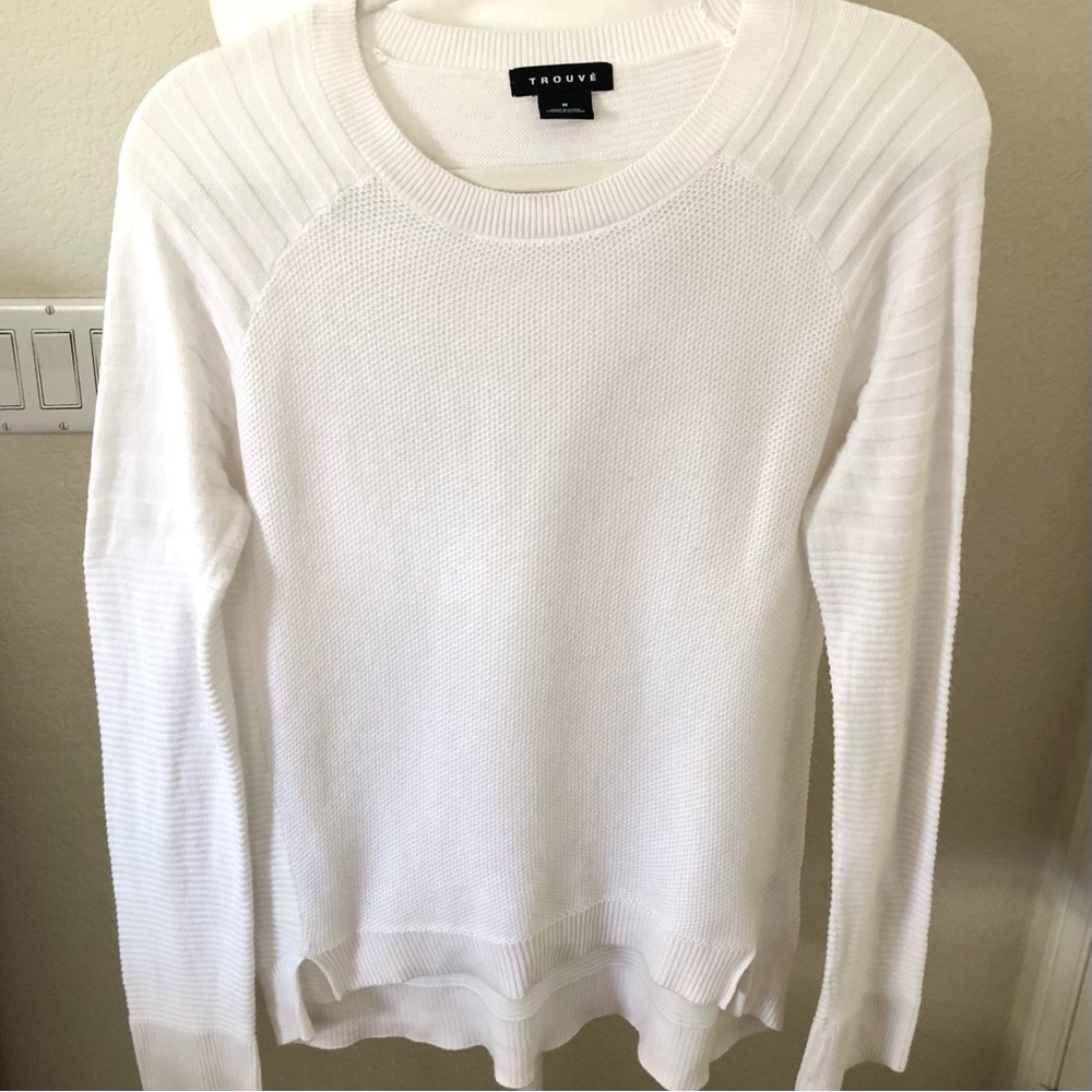 Trouve Women's Classic White Crew Neck Sweater